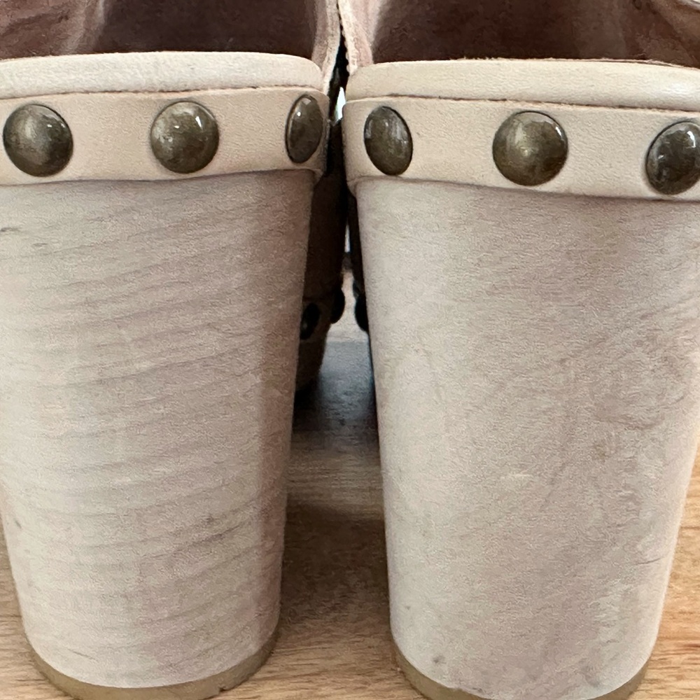 CHANEL Runway Leather Clogs Mules Metal studs 39 8 - Picture 16 of 16